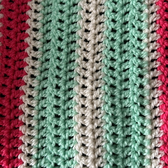 Handmade crochet blanket - Picture 4 of 4